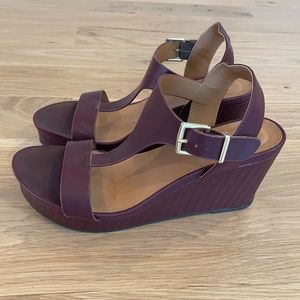 Kenneth Cole Reaction Card T-Strap Wedge Sandal